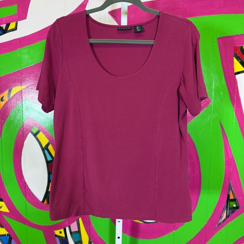 Tahari, Classic Purple T-Shirt. Size Large. In excellent condition!